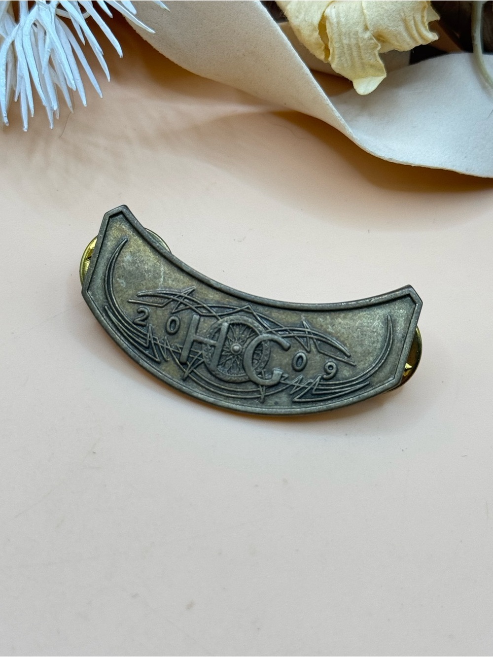 2009 HOG Harley Owners Group Brass Tone Rocker Bar Pin Motorcycle Badge